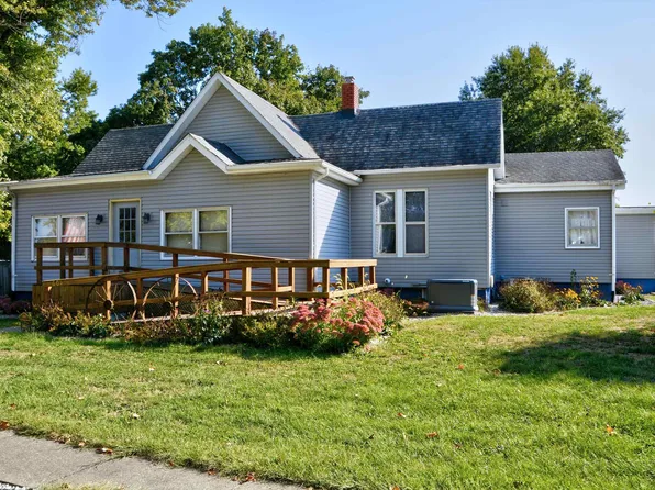 605 E Adams St, Blandinsville, IL 61420