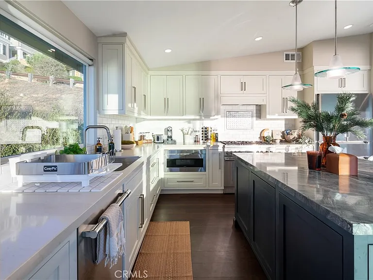 2192 Crestview Dr — Photo 14