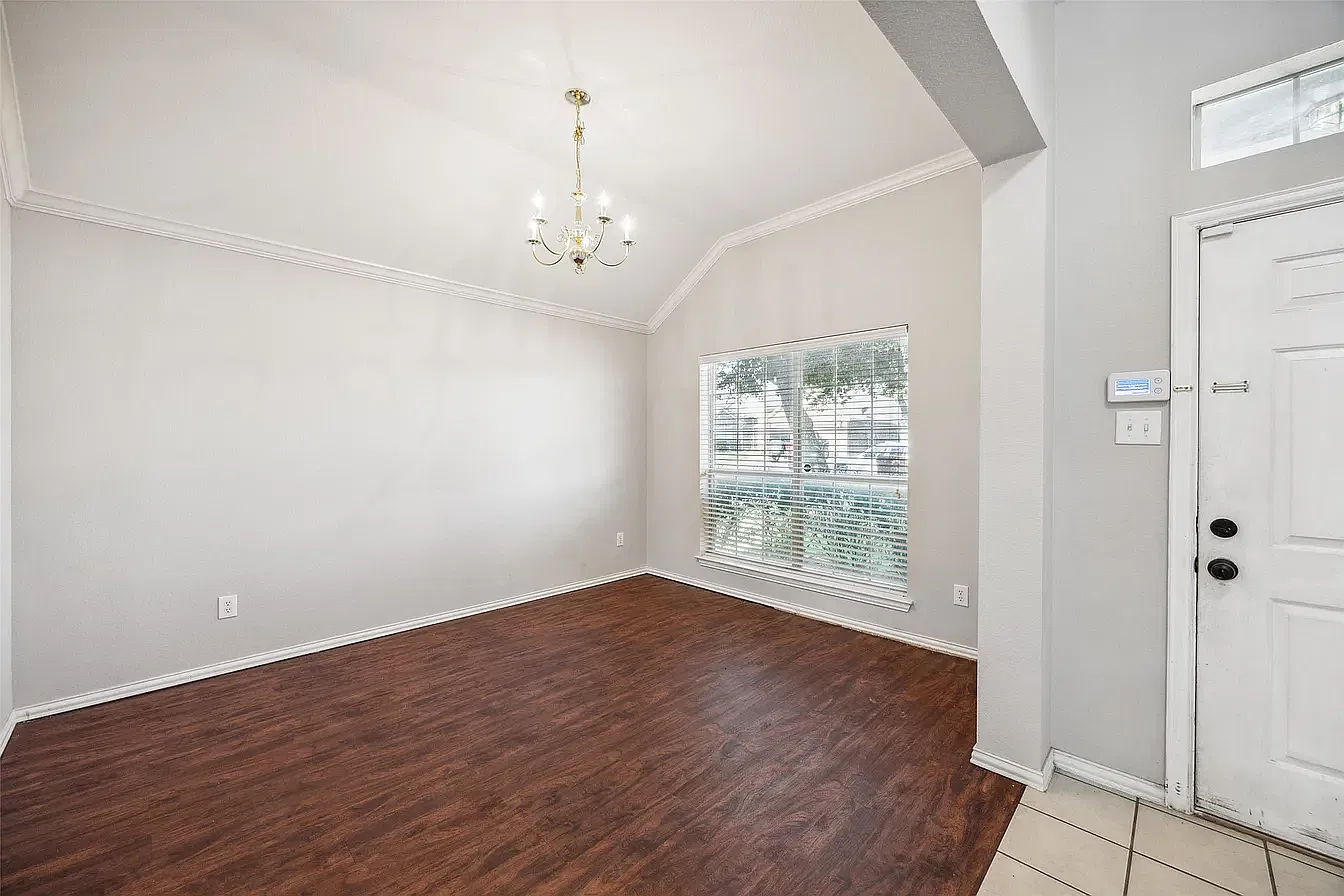 Friendswood Dr, Fort Worth — Photo 2