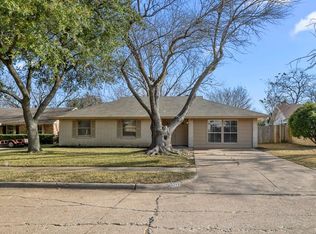 922 Rockledge Dr, Garland, TX 75043