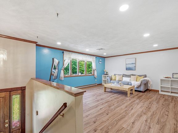 3rd image of 25 Oak Ridge Way