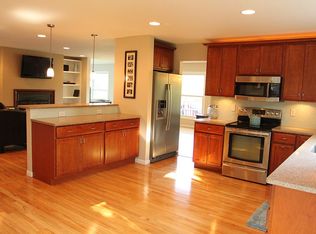 806 Pebble Beach Dr, Madison, WI 53717