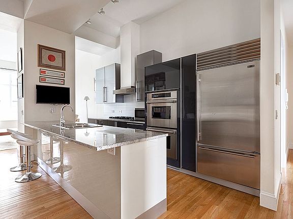 3rd image of 129 Lafayette St APT 4C