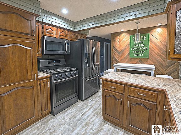5th image of 62 Raymond Ave