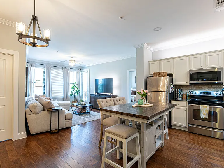 445 W Blount Ave #225 — Photo 6
