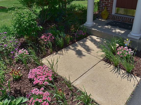 Well manicured enterance