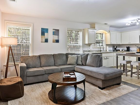 3rd image of 622-626 Edgefield Ave NW