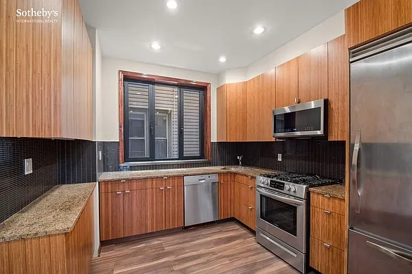 Rented by Sotheby's International Realty | media 22