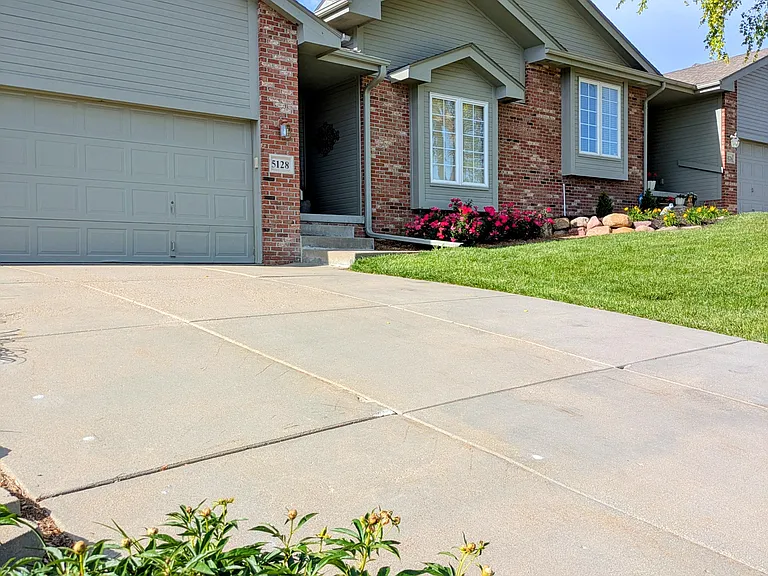 Front view of property, includes handrail.