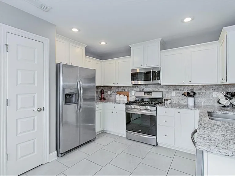 7456 Drury Ave — Photo 12