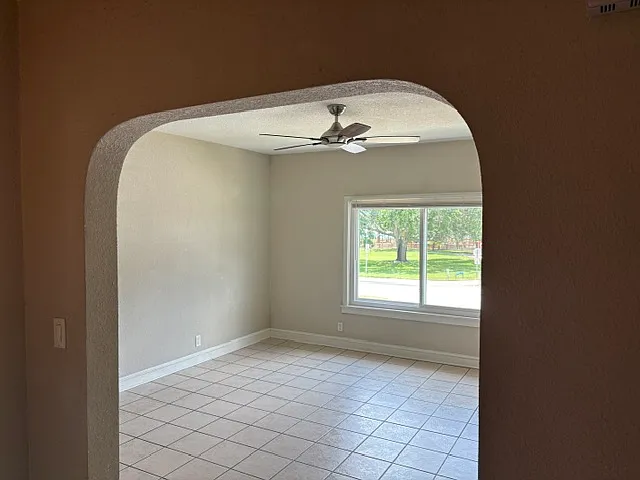 320 S Riverside Dr — Photo 8