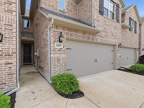 2nd image of 600 Hutchinson Ln