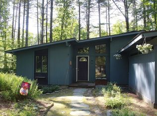 19 Moss Ln, Amherst, MA 01002