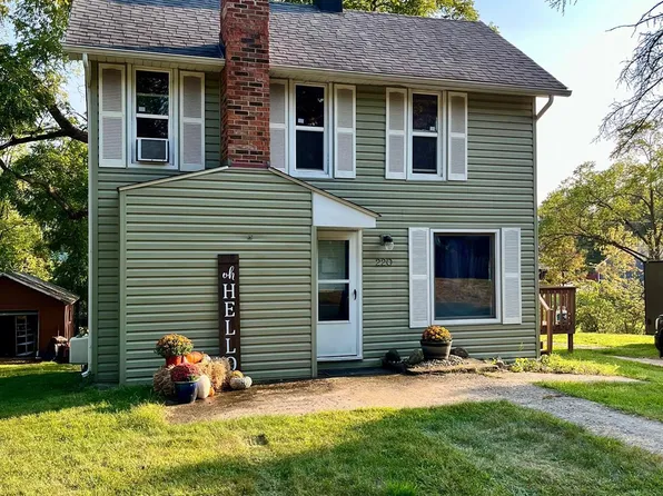 220 Bishop St, Highland, MI 48357