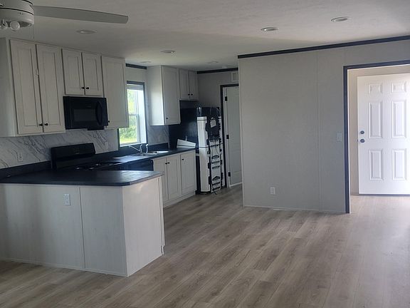 4th image of 228 Golfview Ct #88