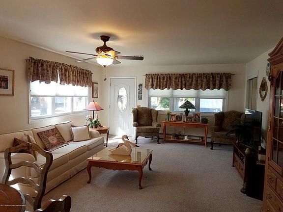 5th image of 109 Torrey Pines Dr