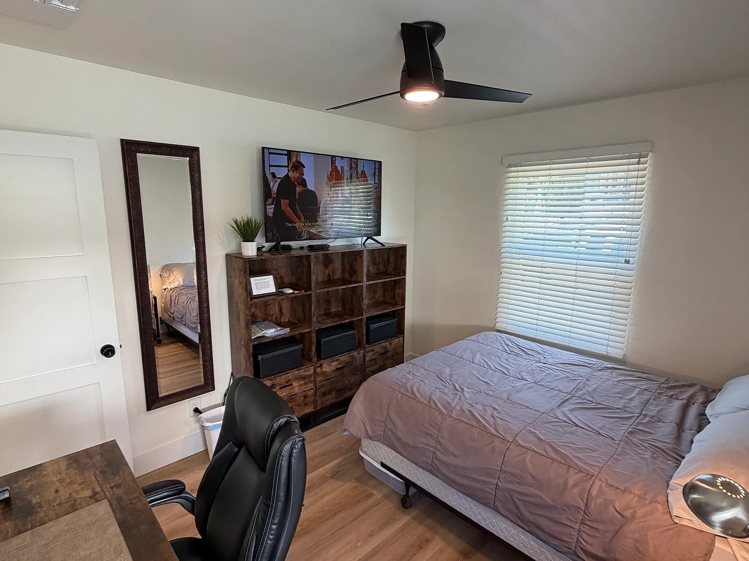 2 bed, 828 sqft, $1,300 — Photo 3