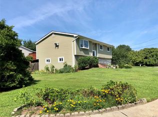 4 Mel Ct, Bay Shore, NY 11706
