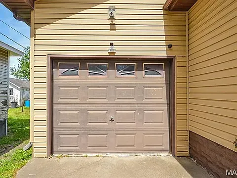 2949 Iowa St — Photo 4