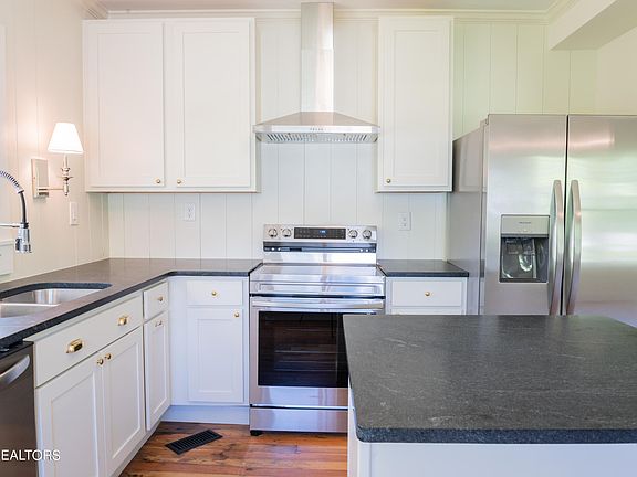 5th image of 3412 Garden Dr