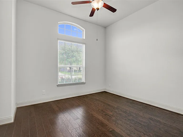 1644 Longwood Glen Ln — Photo 8
