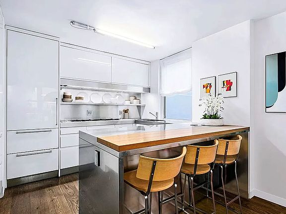 4th image of 200 E 58th St APT 6H