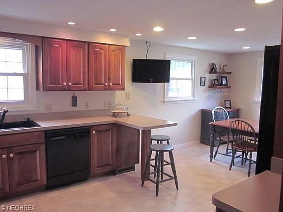 5th image of 351 Portland Dr
