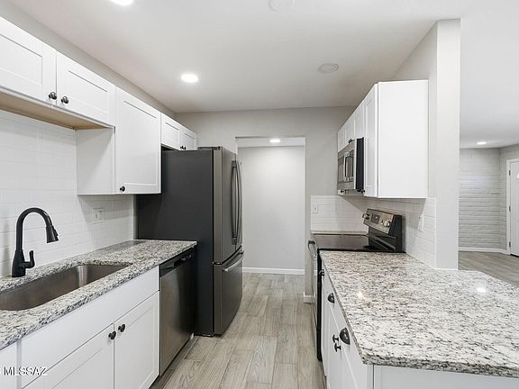 5th image of 326 E Linden St