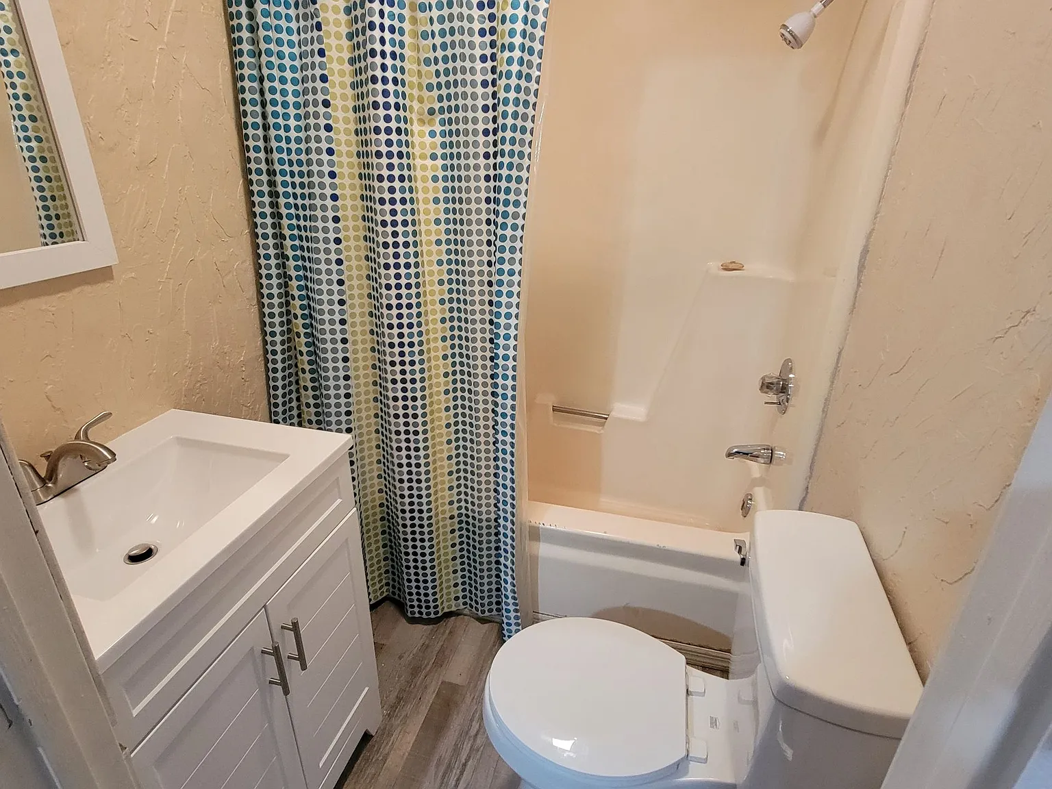 611 S Willow Ave — Photo 3