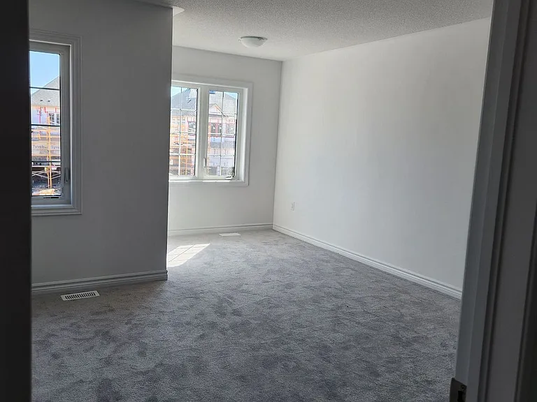 338 Russell St — Photo 11