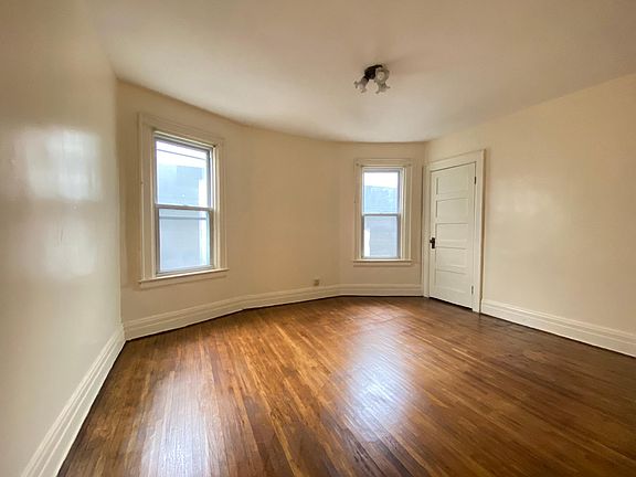 4th image of 1828 Seneca St #2