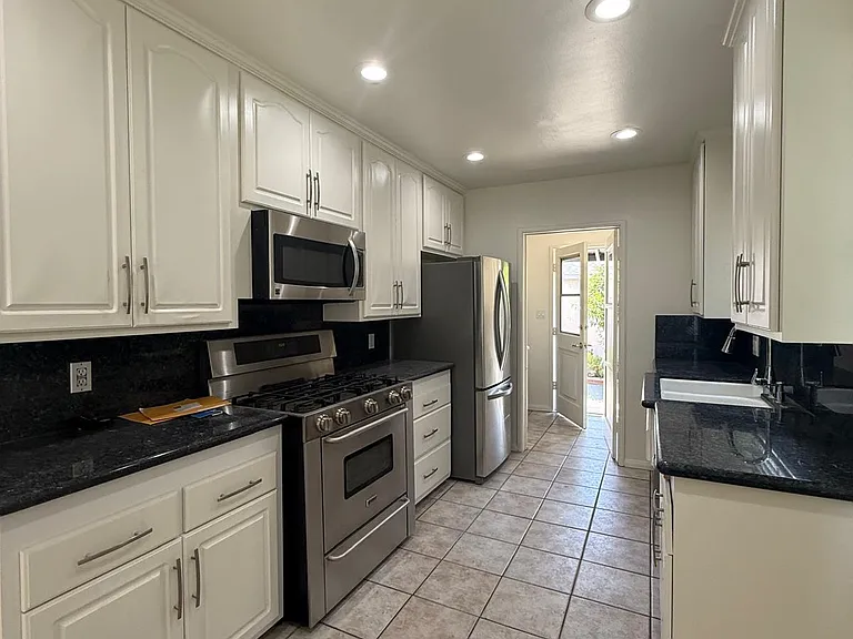 6524 Forbes Ave — Photo 4