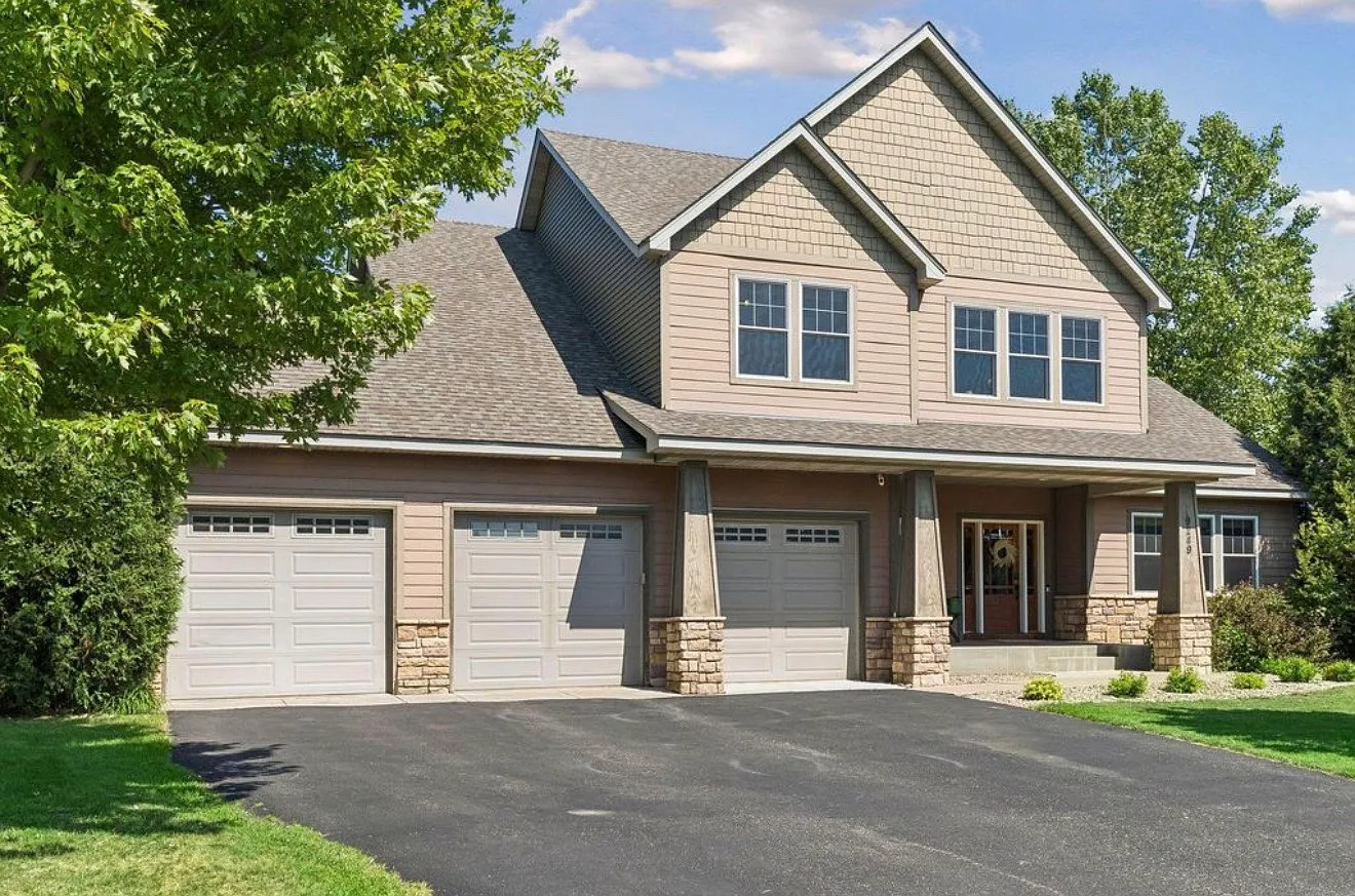 4 bed, 3712 sqft, $3,700 — Photo 1