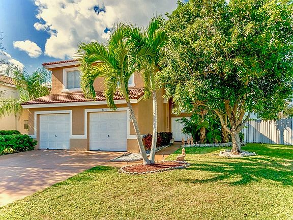 2nd image of 5221 Prairie Dunes Village Cir