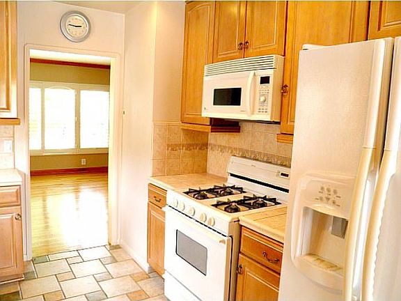 4th image of 8030 Croydon Ave