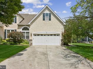 10 Bartons Mill Dr, Washington Crossing, PA 18977