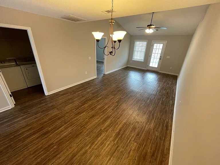 429 Andover Dr — Photo 6
