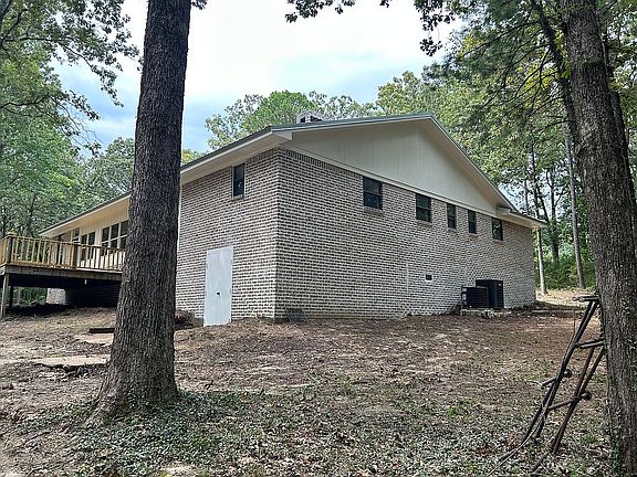 5th image of 711 Lynn Dr