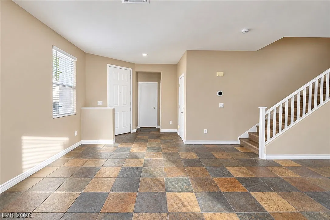 4 bed, 2.5 bath, 2063 sqft, $2,340 — Photo 3
