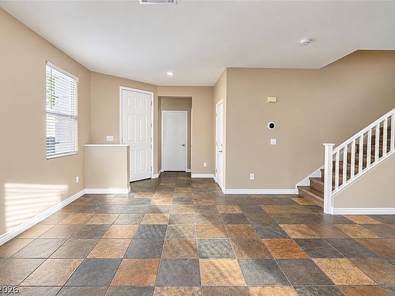 3rd image of 41 Diamond Run St