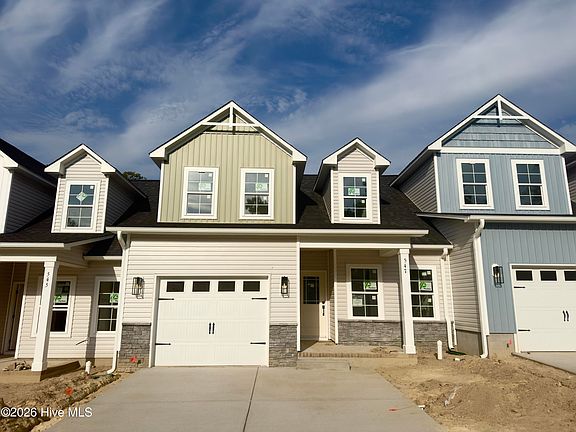 3rd image of 547 Timbercrest Circle SE
