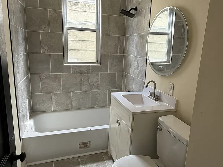 8126 S Escanaba Ave #2 — Photo 4