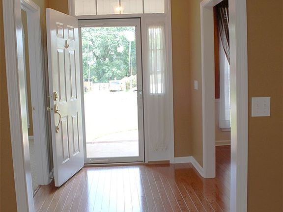 4th image of 201 E Sommer Oak Dr