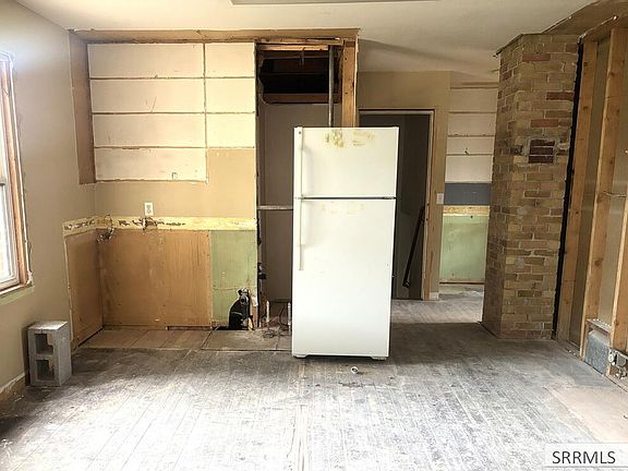 4th image of 265 E 1st S