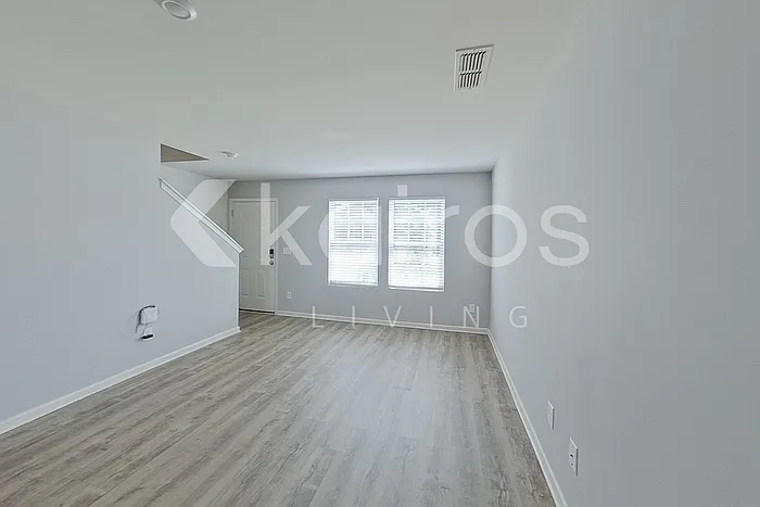 3 bed, 2.5 bath, 1404 sqft, $1,700 — Photo 2