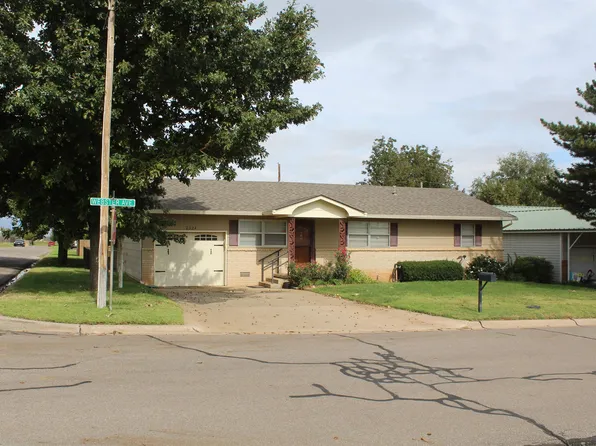 2324 Webster Ave, Woodward, OK 73801