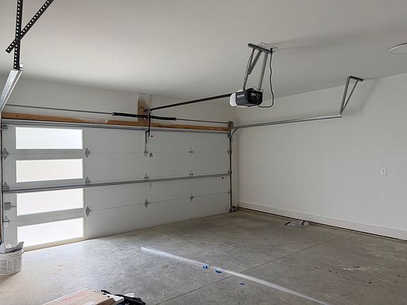 5th image of 105 Hart Ln #E
