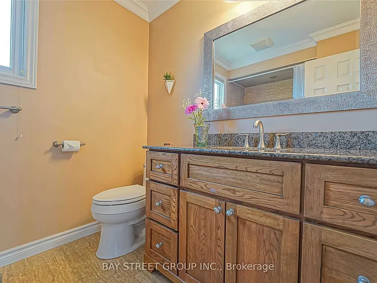 1480 Princeton Cres — Photo 20