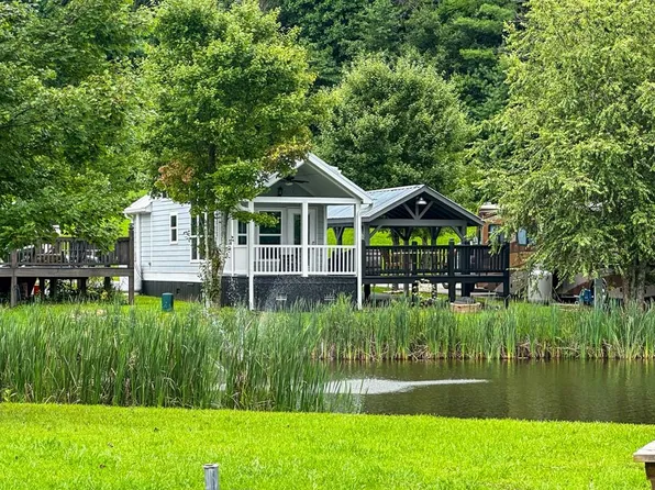 8 Mountain Meadows Dr, Morganton, GA 30560