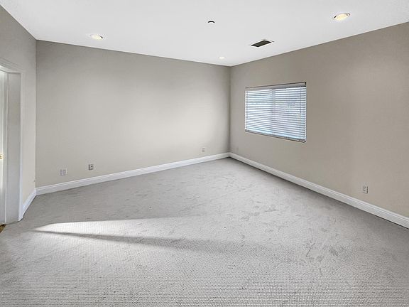 3rd image of 931 N Maple St APT 101